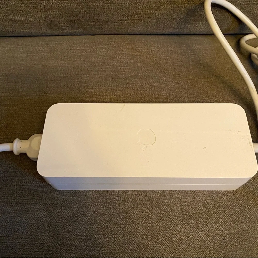 Original APPLE Mac Mini 110W 18.5V 6A AC Adapter Power Supply A1188